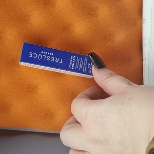 TRESLUCE BEAUTY FOREVER BRILLIANTE METALLIC LIQUID SHADOW